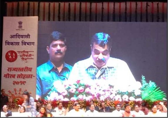 Hon. Shri Nitin Gadkari, MP and Union Minister delivering his presidential speech.